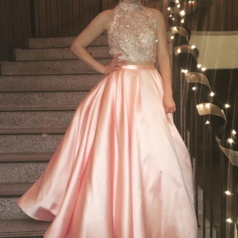 I am selling this beautiful dress for cheap